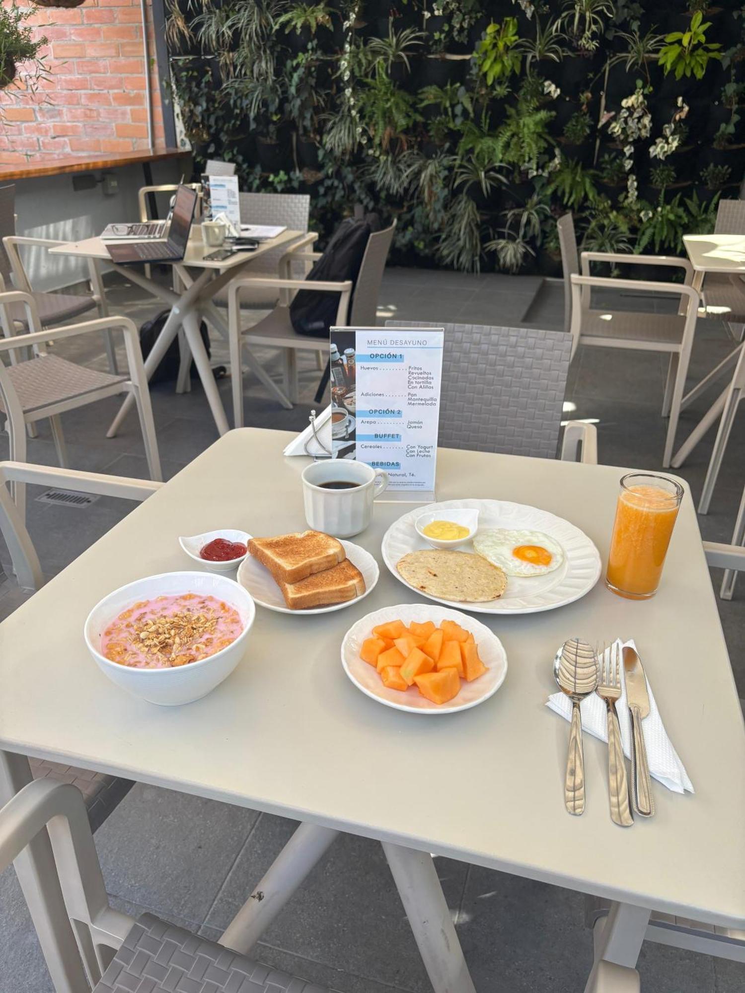 Vita Hotel Boutique Medellín Zewnętrze zdjęcie